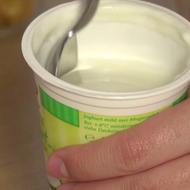 Mélanger le liquide au yaourt