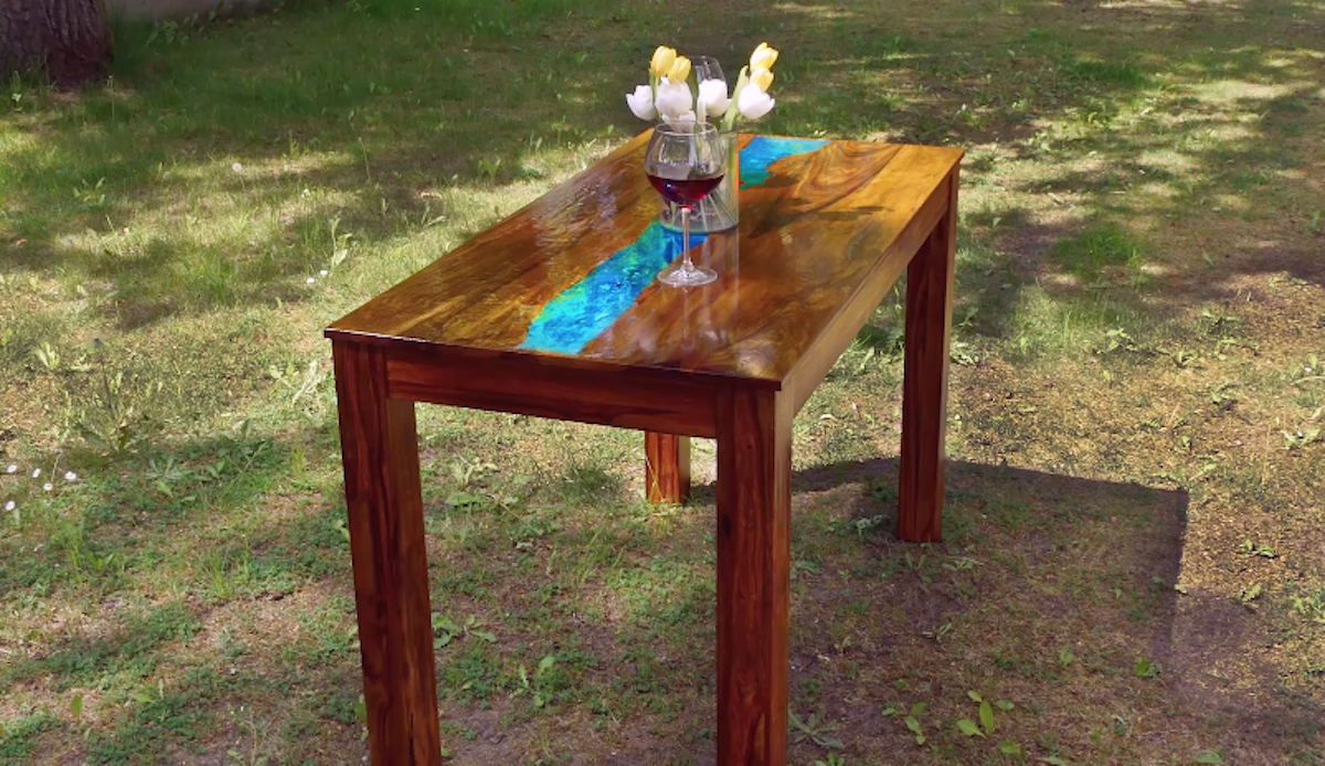 table fluorescente en bois