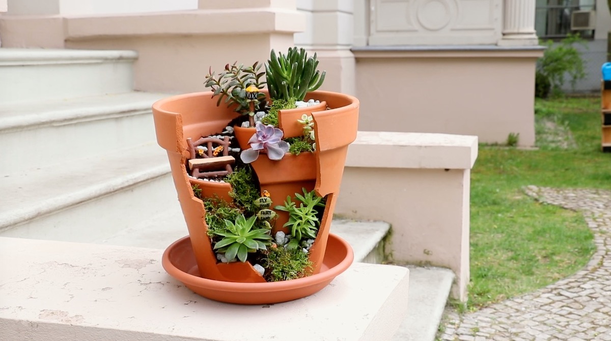 Transformer un pot de fleurs cassé en un jardin féerique