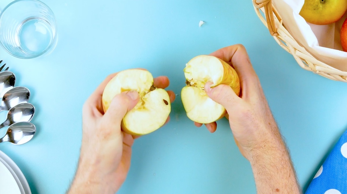 Coupez une pomme en deux