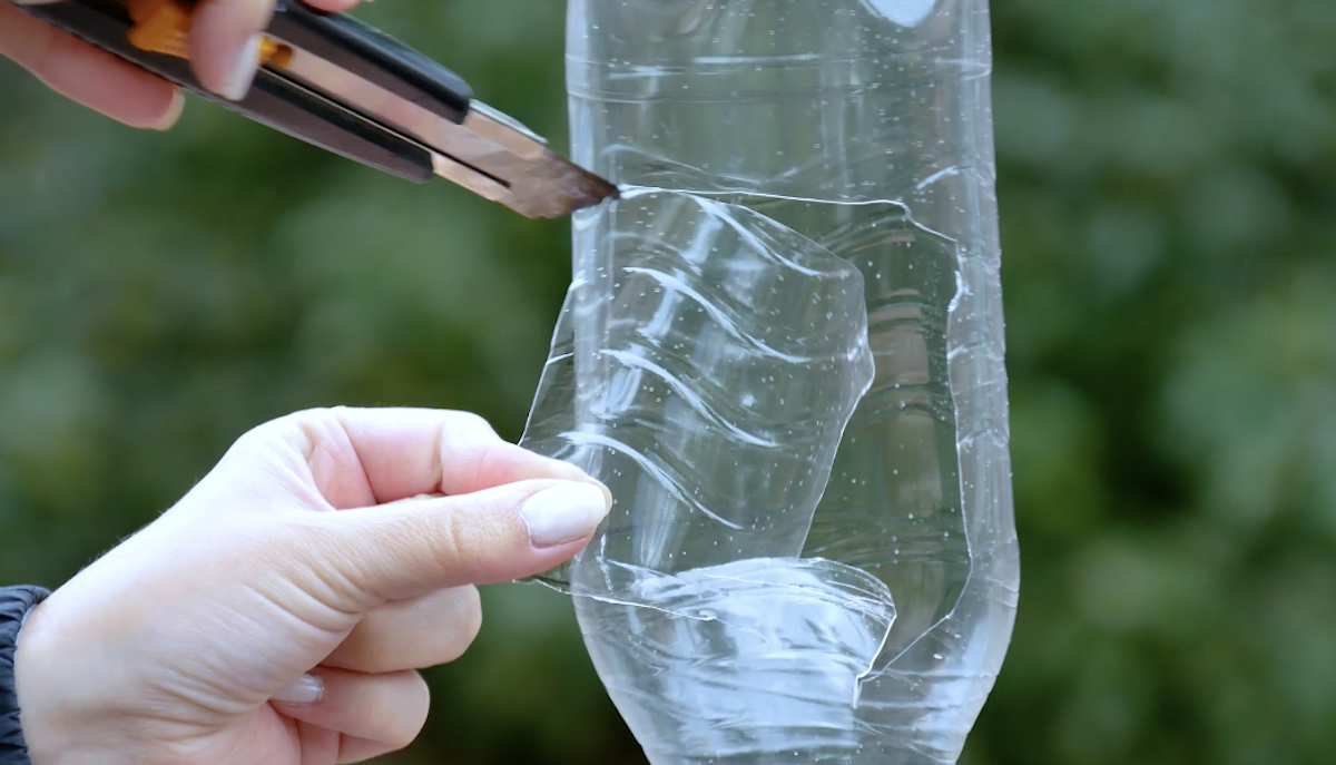 découper une bouteille en plastique