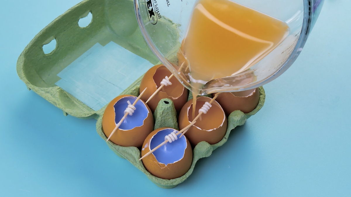 remplir les œufs de cire