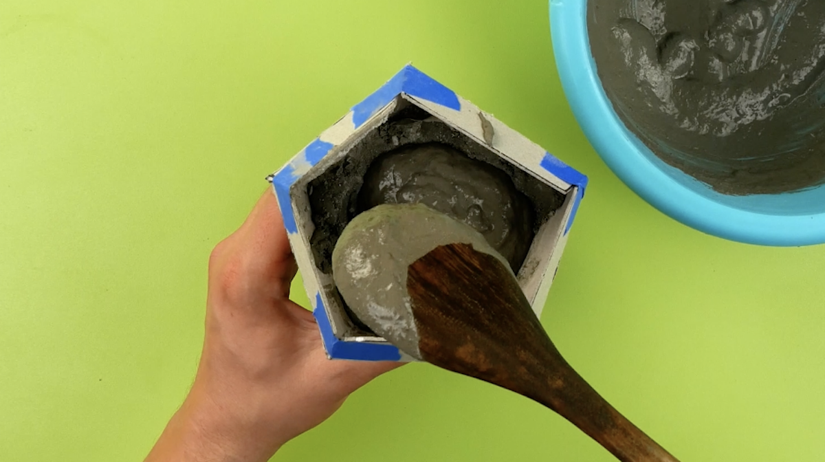 remplir le carton de ciment