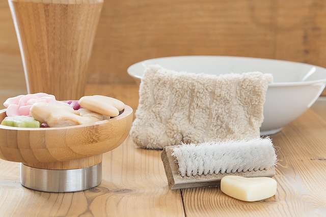 Waschlappen benutzen: Tipps für die Körperpflege ohne Dusche